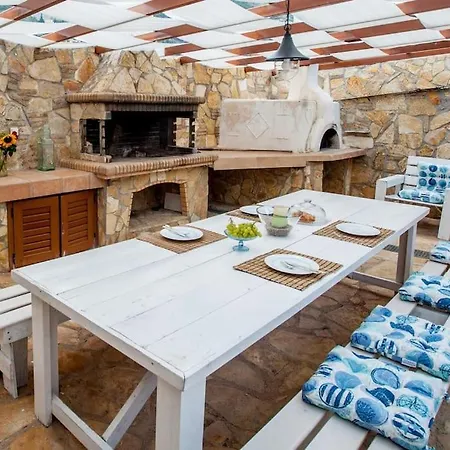 Anastasia With Hot Tub By The Sea Villa