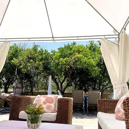 Anastasia With Hot Tub By The Sea Villa *