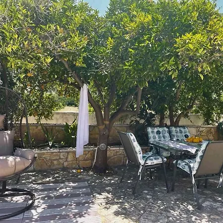 Villa Anastasia With Hot Tub By The Sea *