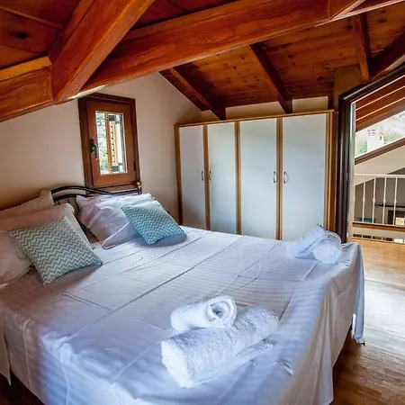Villa Anastasia With Hot Tub By The Sea